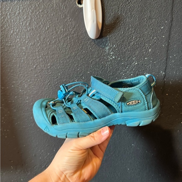 Keen Blue Sport Sandals with Closed Toe and Bungee Lace - Picture 7 of 8